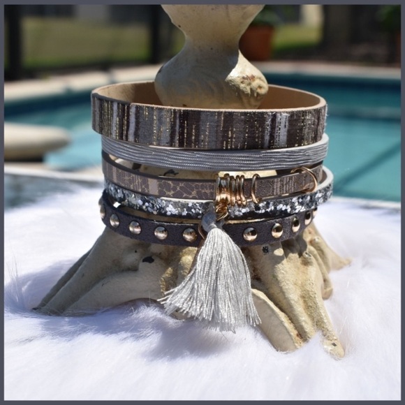 Beautiful Leather Layered Magnetic Bracelets - Picture 2 of 4